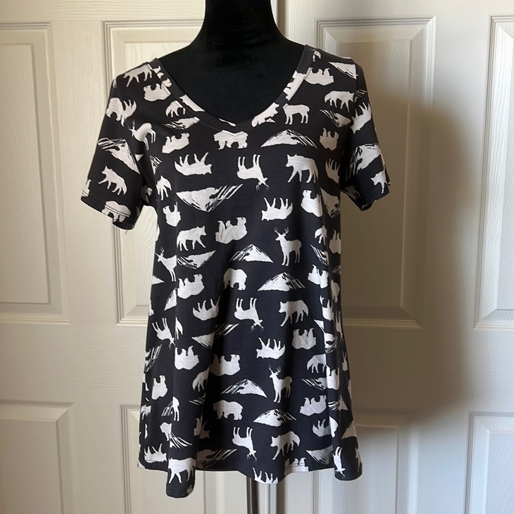 LuLaRoe M Wilderness Print Christy Top
